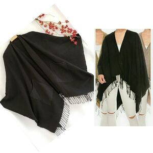 NEW bong bong Poncho Ruana Wrap Shawl Fringe Pockets in Black One Size